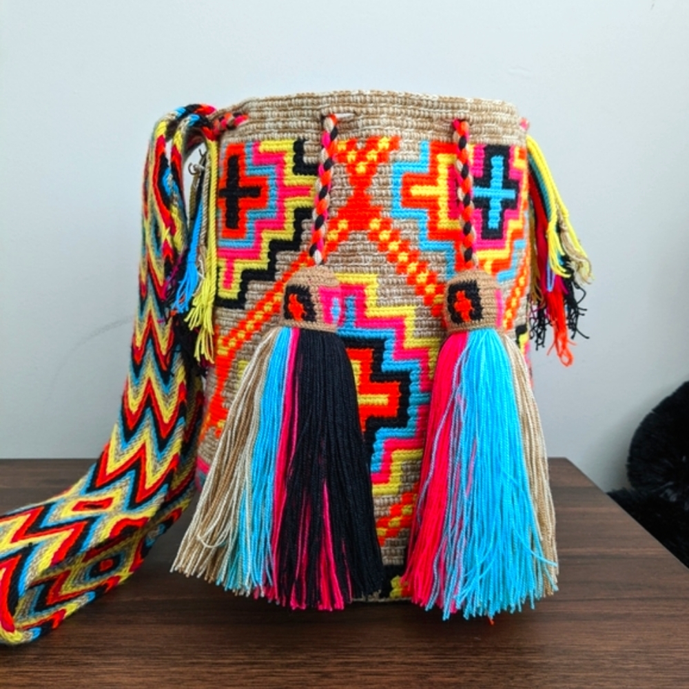 Wayuu Bags/ Colombian Bags/ Mochilas Wayuu Matizada crosses Size L